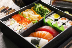 bento_box_mit_Sushi_und_rolls_xs.jpg